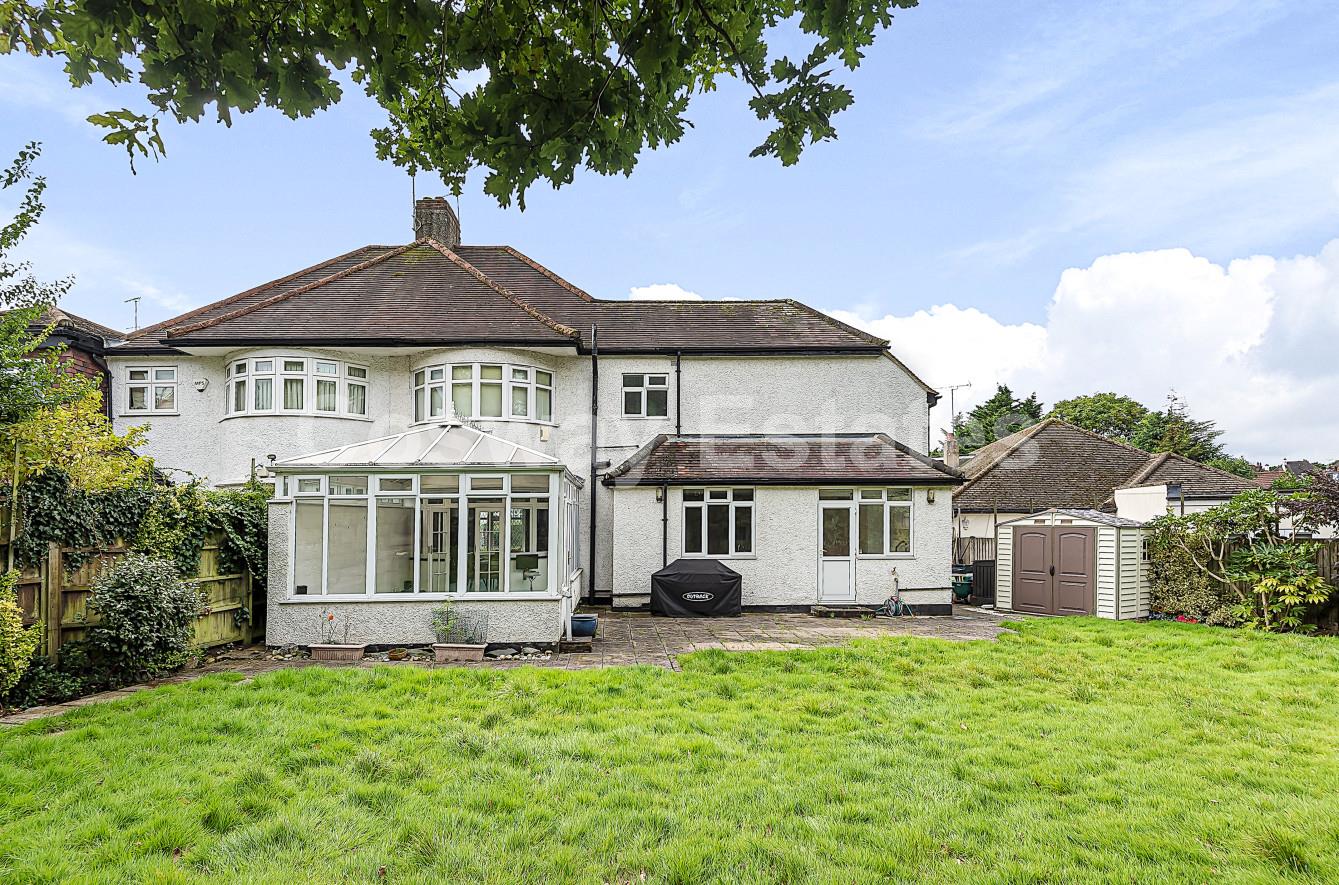 Copthall Gardens, Mill Hill